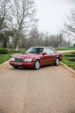 Immagine 16/47 di Mercedes-Benz E 220 (1995)