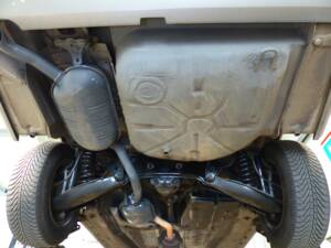 Afbeelding 19/63 van Mercedes-Benz 230 CE (1988)