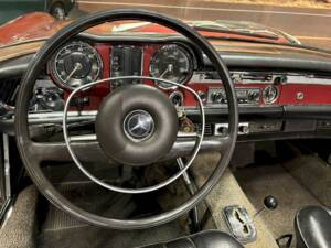 Image 22/35 de Mercedes-Benz 280 SL (1969)