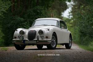 Image 2/17 of Jaguar XK 150 FHC (1959)