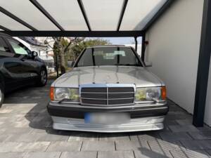 Immagine 2/49 di Mercedes-Benz 190 E (1990)