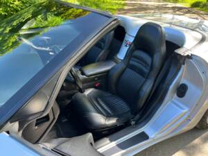 Image 17/50 of Chevrolet Corvette (2001)