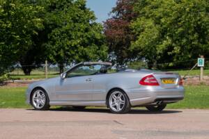 Image 16/50 of Mercedes-Benz CLK 55 AMG (2003)