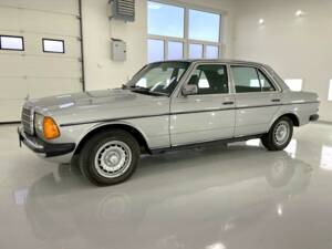 Bild 5/32 von Mercedes-Benz 300 D (1983)