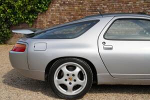 Image 29/50 of Porsche 928 GTS (1993)