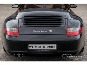 Image 20/32 of Porsche 911 Carrera S (2005)