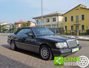 Imagen 7/10 de Mercedes-Benz 300 CE-24 (1993)