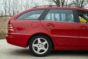 Immagine 15/50 di Mercedes-Benz C 220 CDI T (2003)
