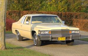 Image 32/56 of Cadillac Coupe DeVille (1977)