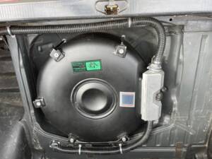 Image 21/23 of Mercedes-Benz 230 E (1984)