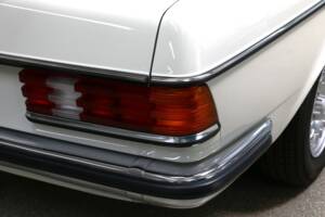 Bild 28/38 von Mercedes-Benz 230 CE (1984)