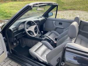 Image 2/8 of BMW 318i (1991)