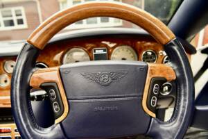 Image 29/50 of Bentley Azure (2009)