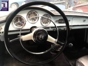 Image 21/49 of Alfa Romeo Giulietta Spider (1963)