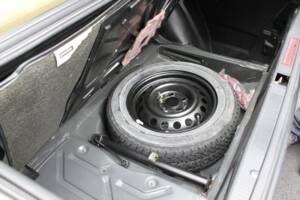 Image 18/27 of Mercedes-Benz 190 E (1987)