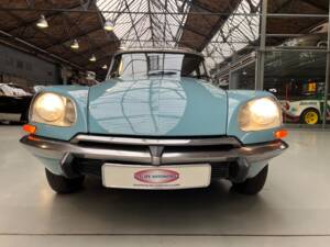 Image 3/32 de Citroën DS 20 Commerciale (1973)
