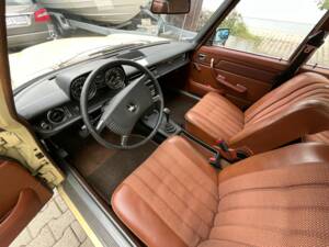 Immagine 16/32 di Mercedes-Benz 200 (1974)