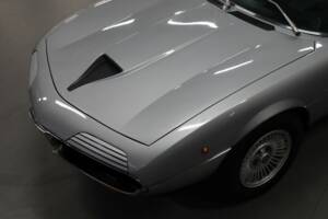 Image 16/56 of Alfa Romeo Montreal (1977)