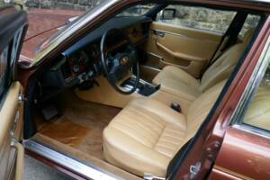 Image 9/14 of Jaguar XJ 12 (1982)
