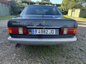 Bild 7/8 von Mercedes-Benz 560 SEL (1988)