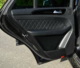 Image 48/49 of Mercedes-Benz ML 63 AMG (2013)