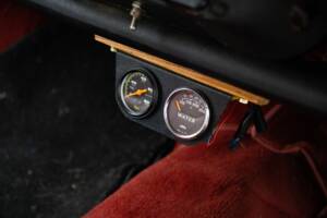 Image 32/43 of Morris Minor 1000 Traveller (1966)