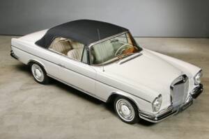 Image 8/27 of Mercedes-Benz 300 SE (1967)