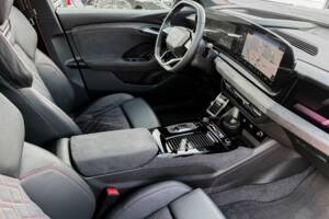 Image 8/15 of Audi Q6 e-tron quattro (2024)