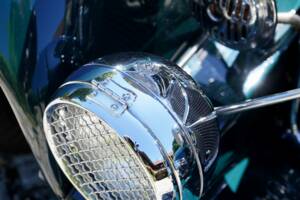 Image 2/28 of Jaguar SS 100 (1977)