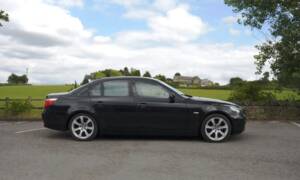 Bild 2/48 von BMW 550i (2006)