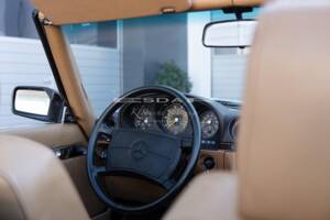 Image 17/37 of Mercedes-Benz 560 SL (1989)