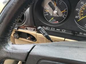 Image 22/38 de Mercedes-Benz 560 SL (1986)