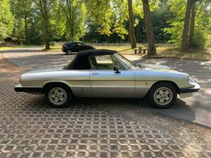 Image 8/8 de Alfa Romeo 2.0 Spider (1984)