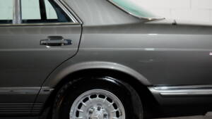 Immagine 3/31 di Mercedes-Benz 500 SEL (1987)