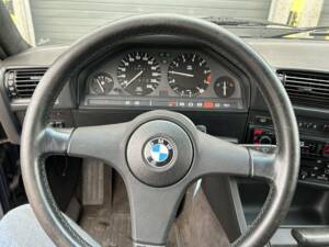 Bild 8/8 von BMW 320i Touring (1989)