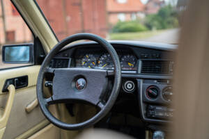 Imagen 27/42 de Mercedes-Benz 190 E (1984)