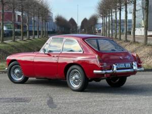Image 22/23 of MG MGB GT (1968)