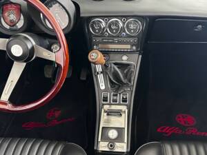 Image 44/68 of Alfa Romeo Spider Veloce 2000 (1977)