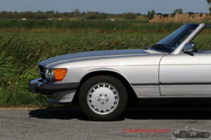 Immagine 33/50 di Mercedes-Benz 560 SL (1988)