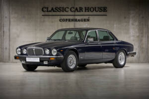 Image 1/97 of Daimler Double Six (1994)