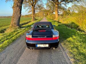 Image 12/17 of Porsche 911 Carrera 4S (2004)