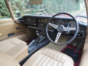 Image 8/19 of Jaguar Type E V12 (2+2) (1971)