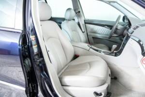 Bild 21/50 von Mercedes-Benz E 320 T 4MATIC (2004)