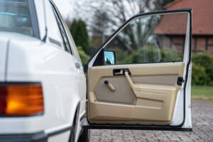 Imagen 35/42 de Mercedes-Benz 190 E (1984)