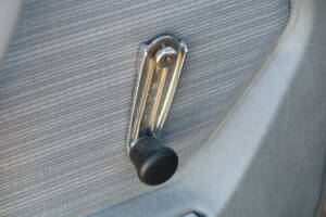 Image 33/92 de Mercedes-Benz 200 D (1989)