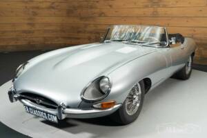 Image 13/19 of Jaguar E-Type 3.8 (1961)