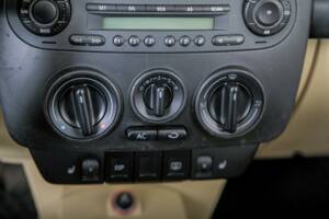 Bild 19/50 von Volkswagen New Beetle 1.6 (2003)