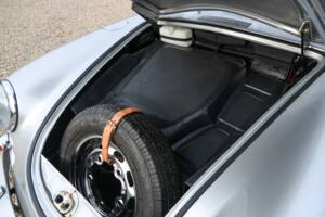 Image 41/50 de Porsche 356 C 1600 (1964)