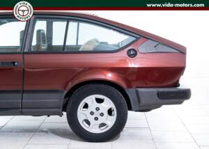 Image 4/11 of Alfa Romeo GTV 2.0 (1986)