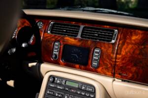 Image 38/70 of Jaguar XKR (2004)